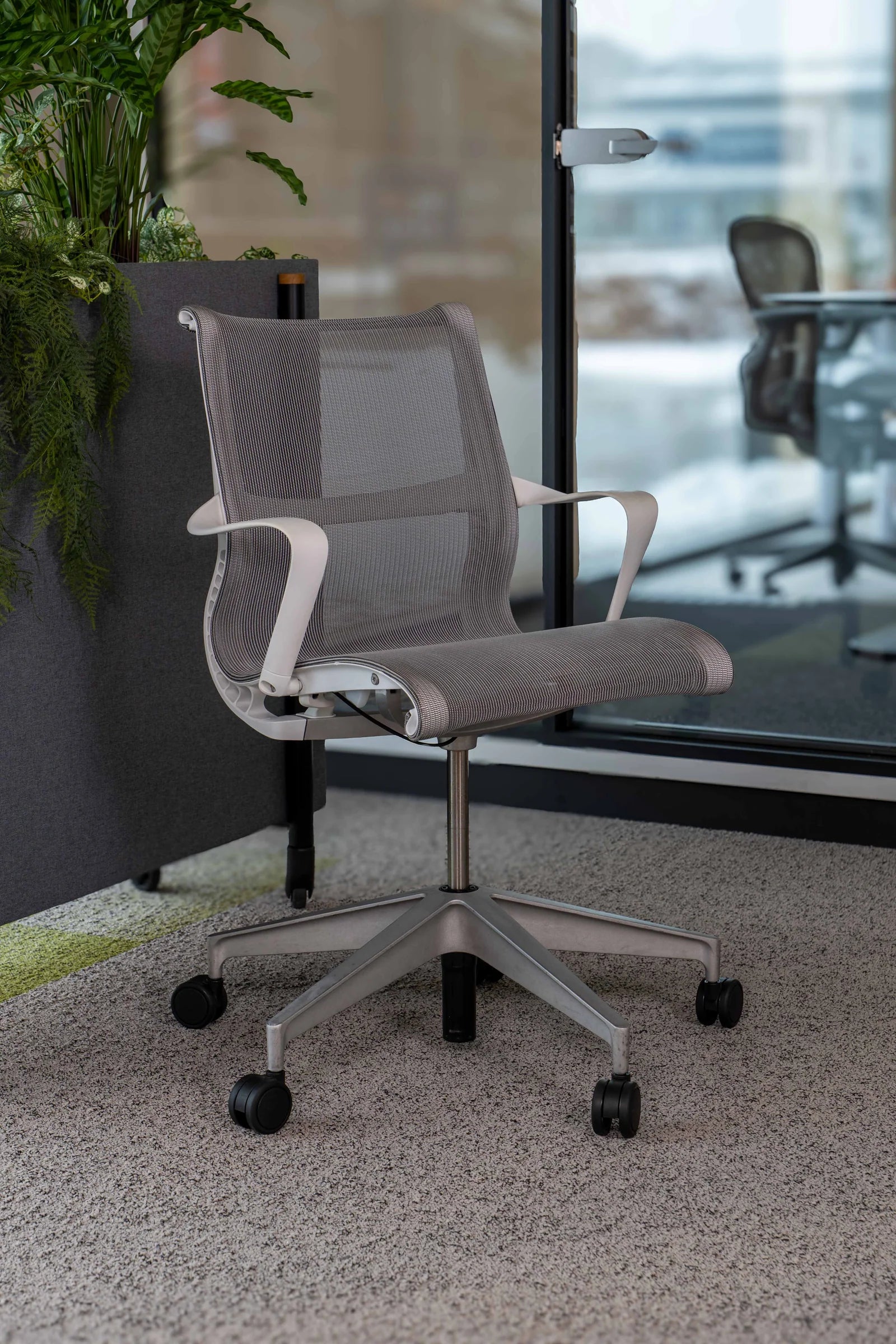 Refurbished Herman Miller Setu Alpine white