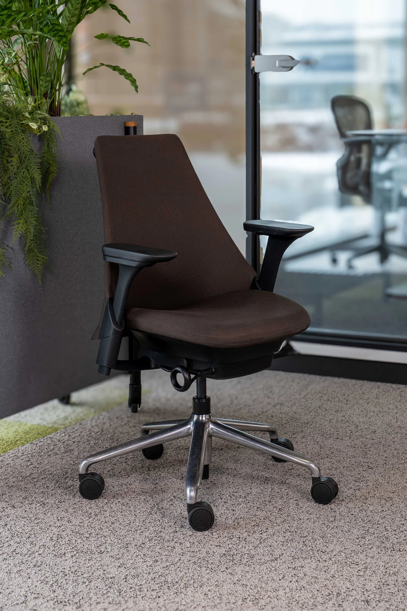 Refurbished Herman Miller Sayl (full options)
