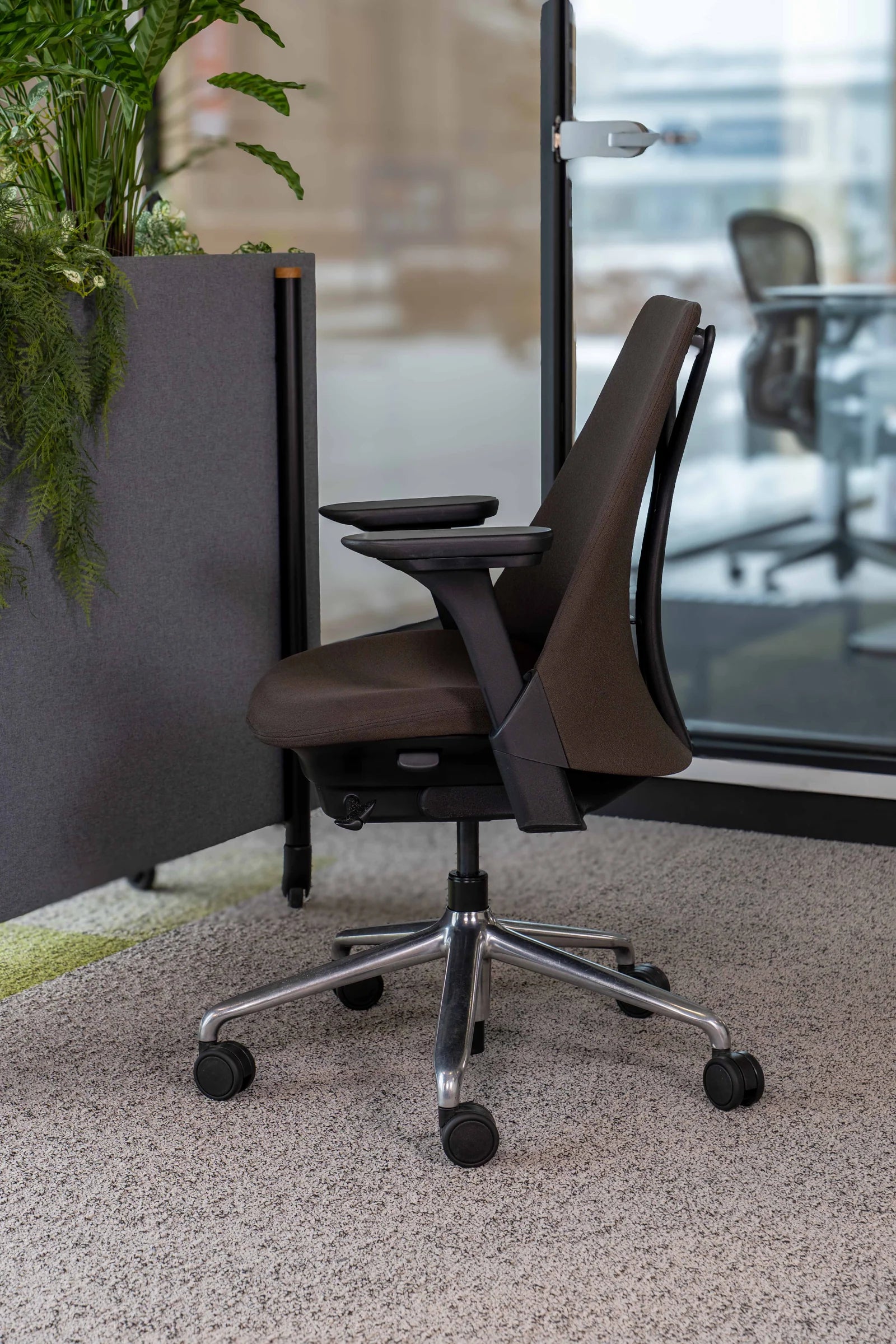 Refurbished Herman Miller Sayl (full options)